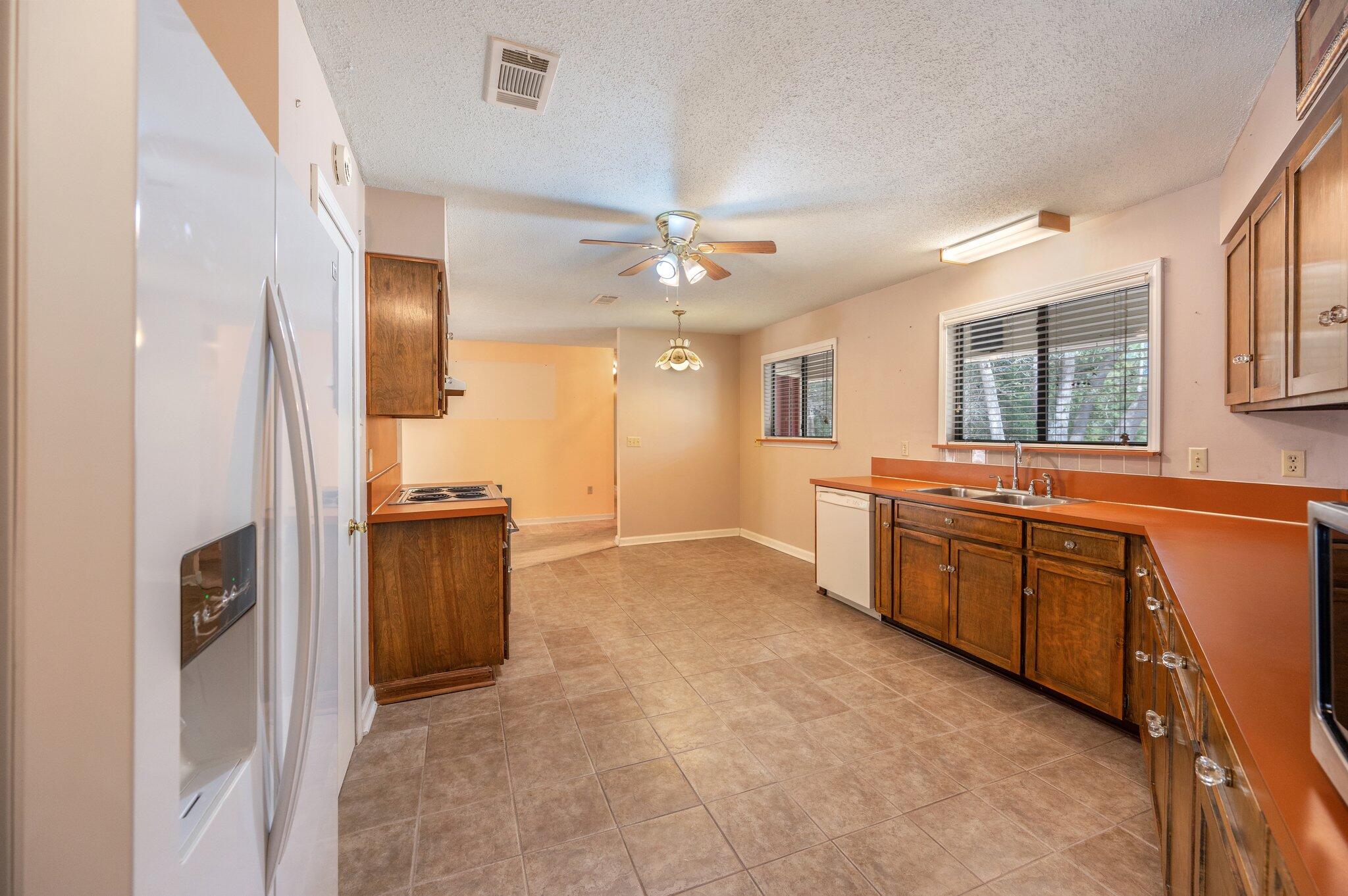 KENNEDY LAKES 1ST ADDN - Residential