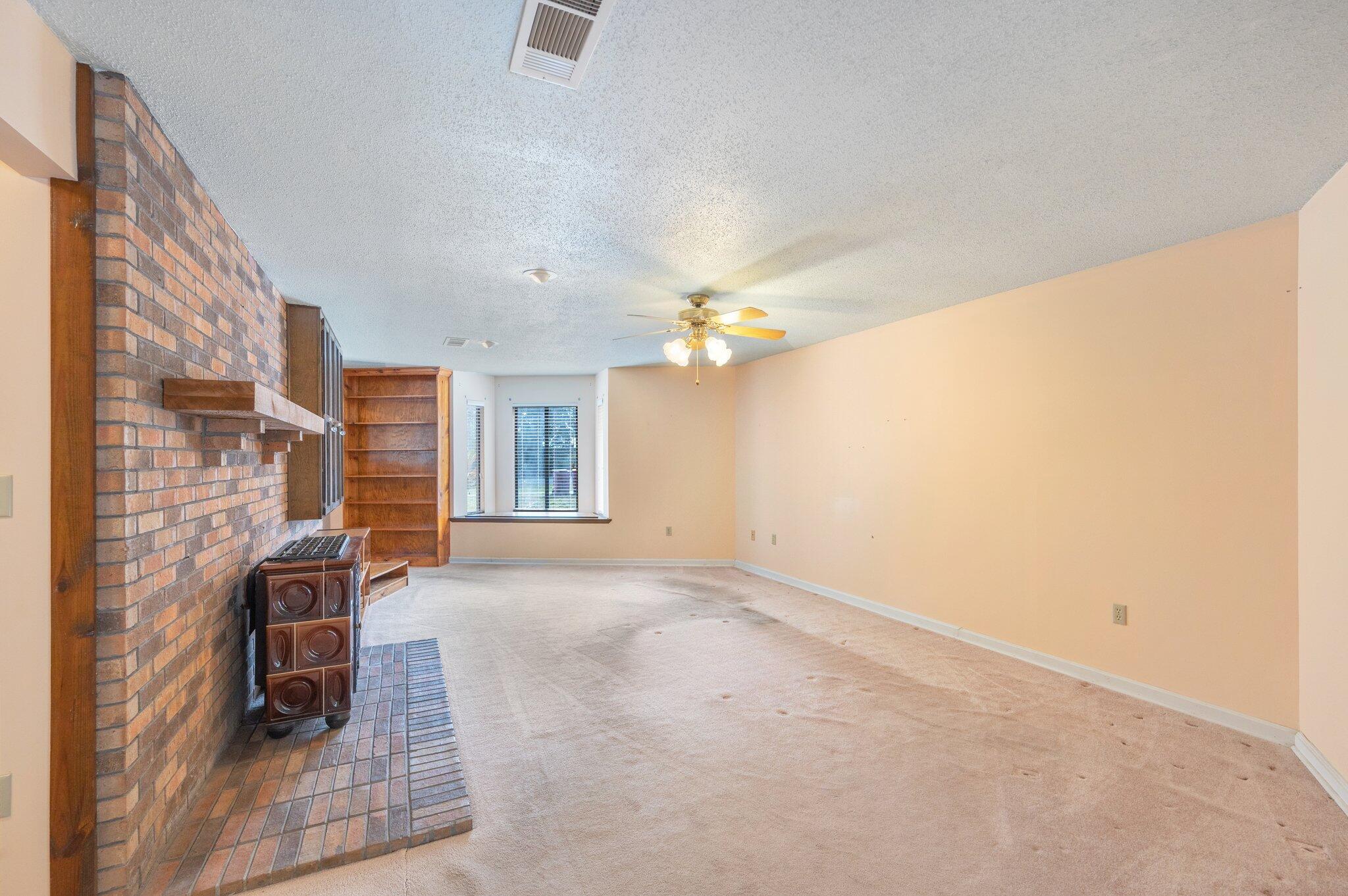 KENNEDY LAKES 1ST ADDN - Residential