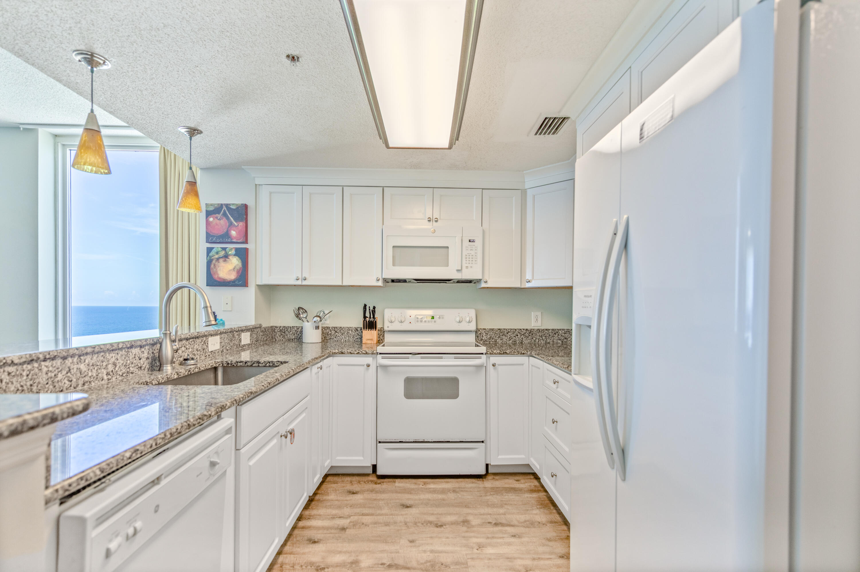 MAJESTIC BEACH TOWERS I - Residential