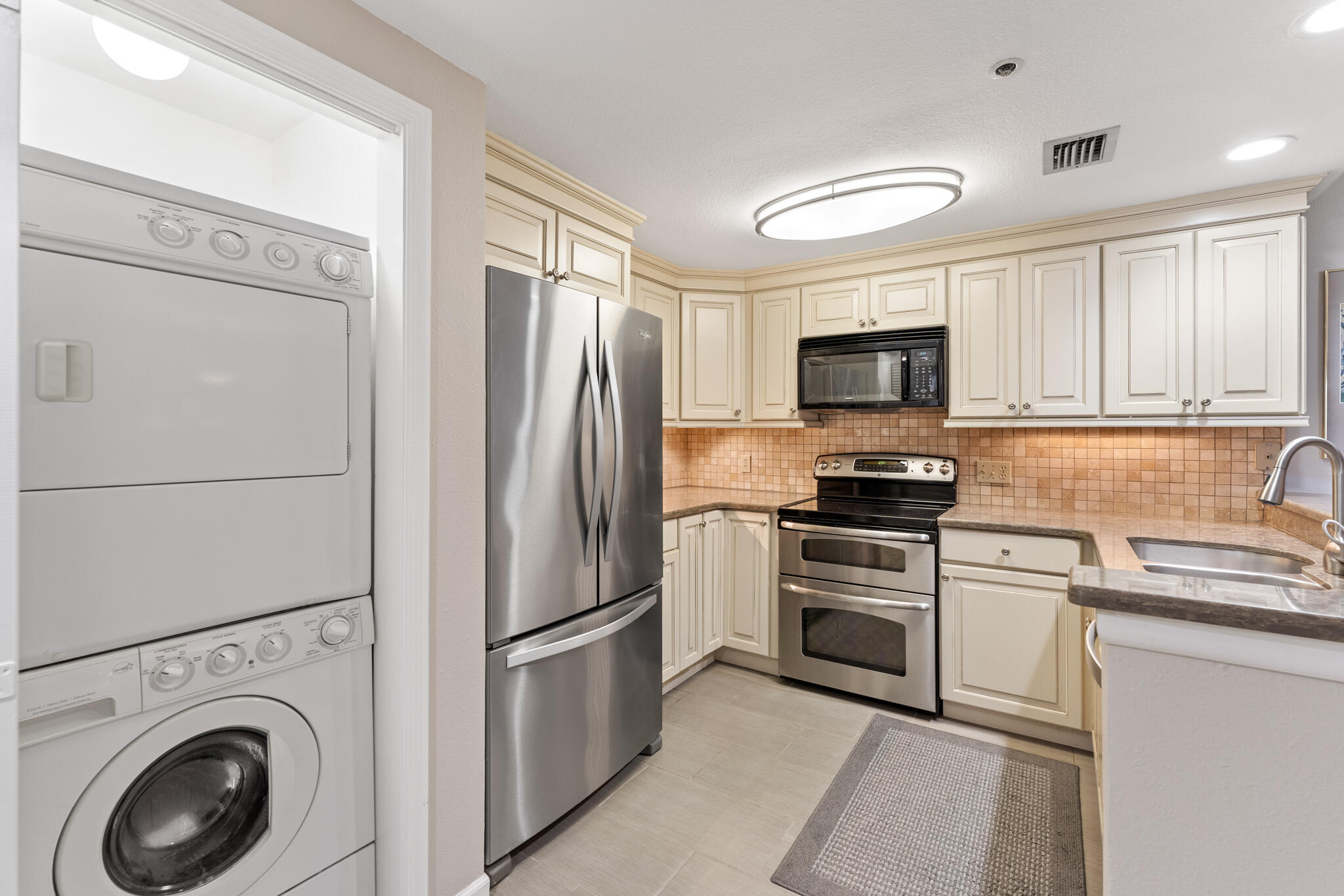 PLAYERS CLUB ON THE BAY - Residential