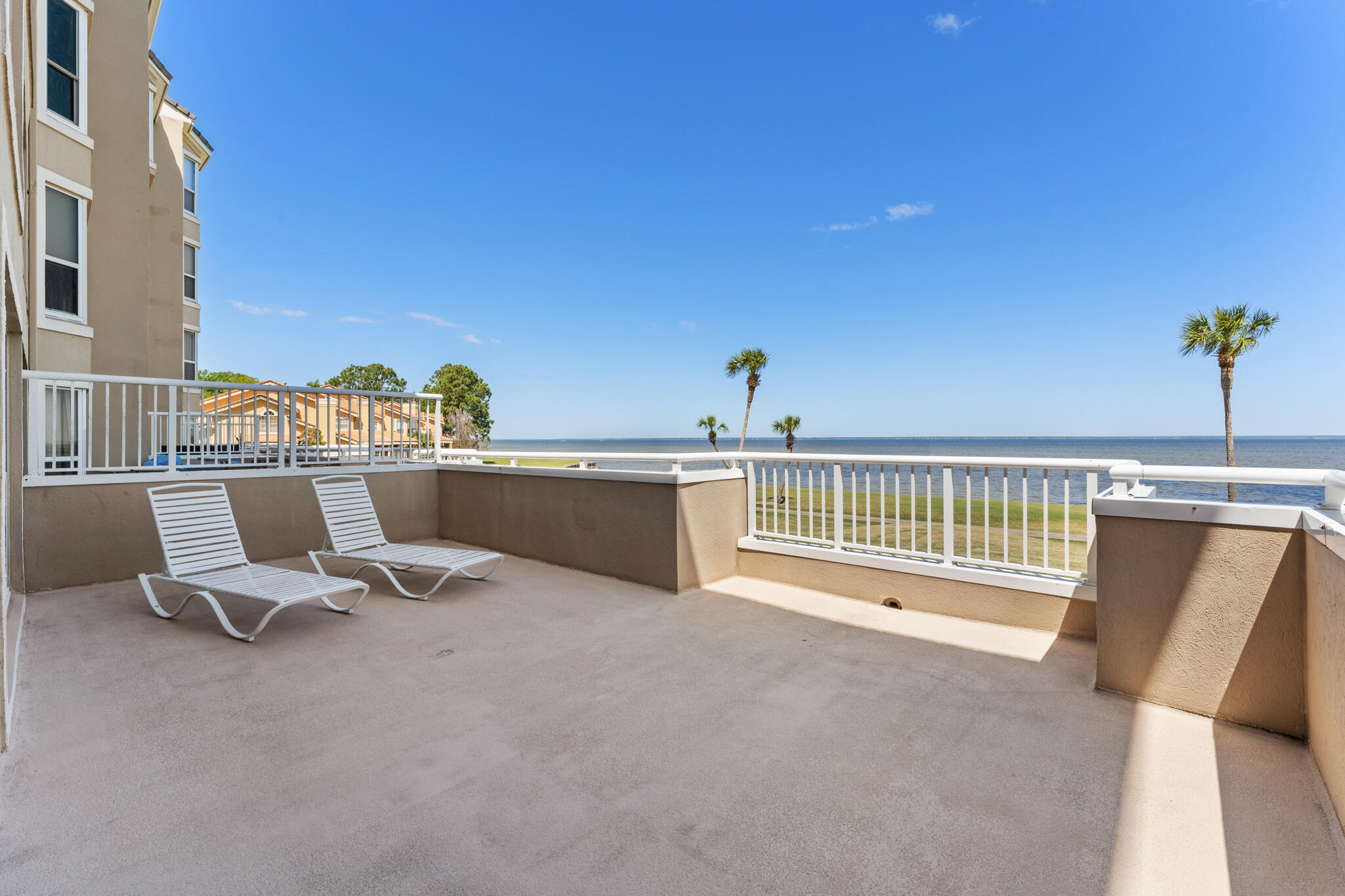 PLAYERS CLUB ON THE BAY - Residential