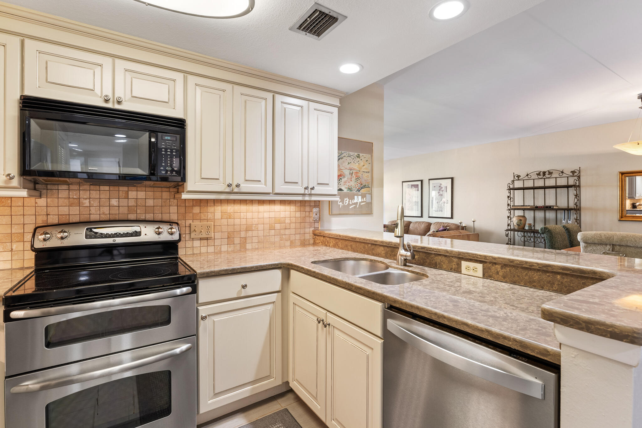 PLAYERS CLUB ON THE BAY - Residential