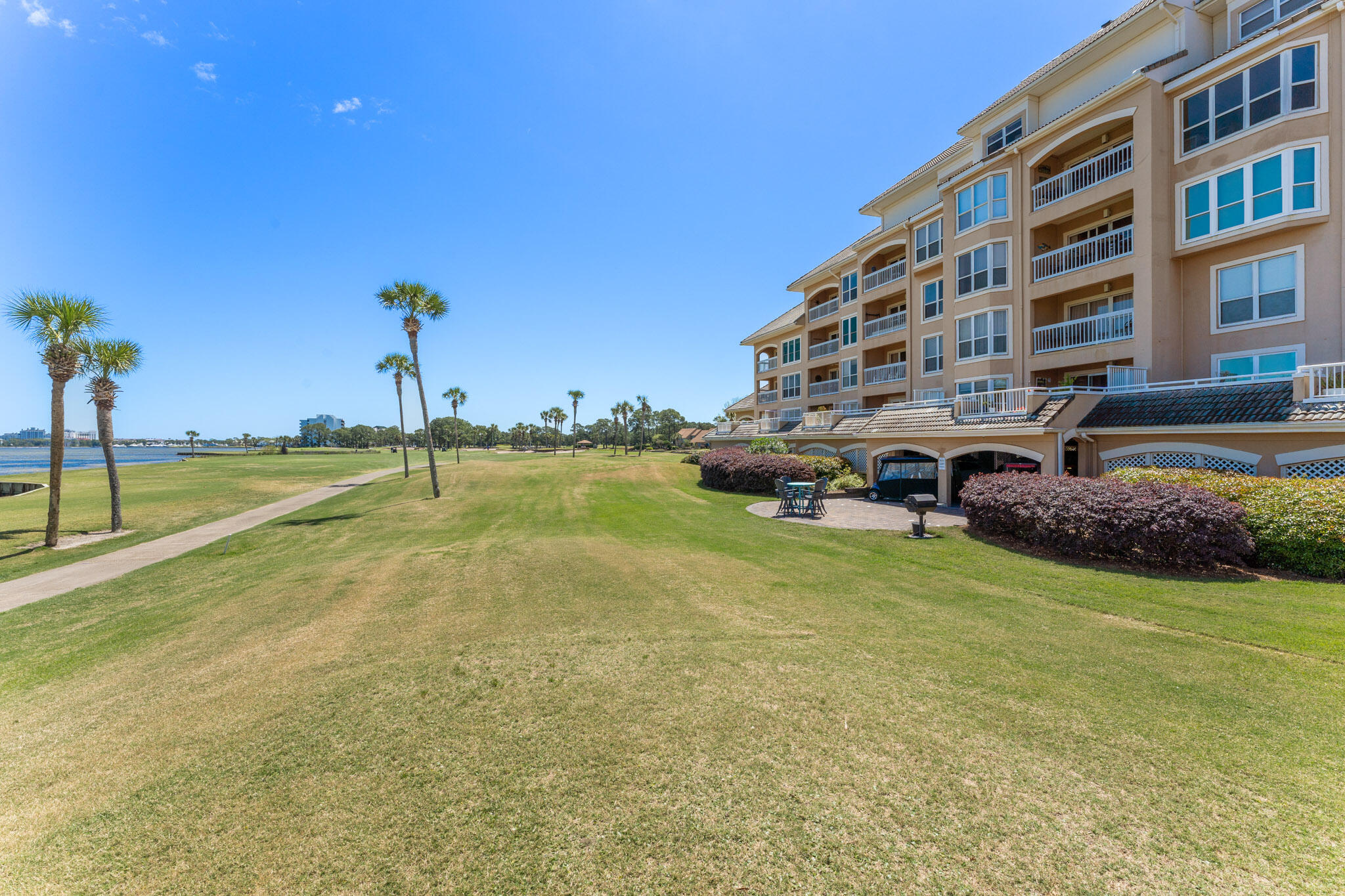 PLAYERS CLUB ON THE BAY - Residential