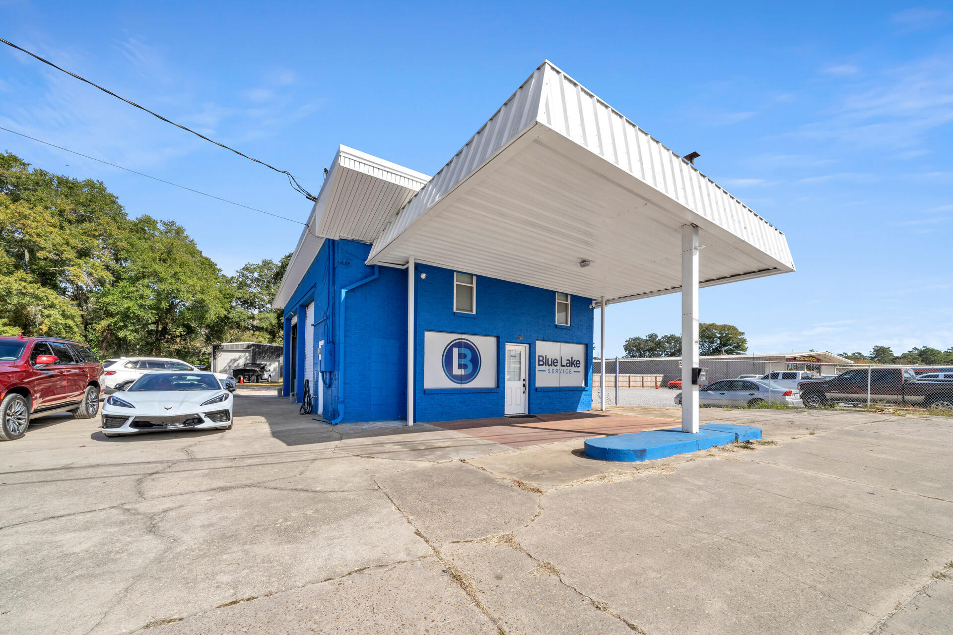 Prime Investment Opportunity Now!Act fast to secure nearly 1 acre of prime real estate on Racetrack Road, featuring over 200 feet of road frontage and additional access from Barrow Street. This exceptional package includes three C-3 zoned parcels, offering endless development possibilities, including multi-family units. The owner's vision was to build four townhomes on the rear two parcels and utilizing the front portion for a business requiring a gated fleet area. Don't miss out on this rare chance to develop in a highly desirable location. Contact us today!