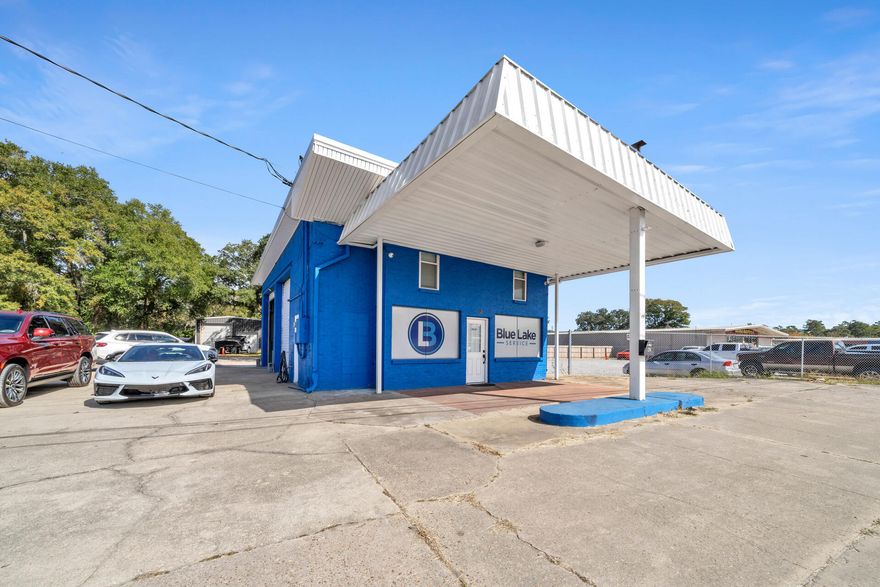 Prime Investment Opportunity Now!Act fast to secure nearly 1 acre of prime real estate on Racetrack Road, featuring over 200 feet of road frontage and additional access from Barrow Street. This exceptional package includes three C-3 zoned parcels, offering endless development possibilities, including multi-family units. The owner's vision was to build four townhomes on the rear two parcels and utilizing the front portion for a business requiring a gated fleet area. Don't miss out on this rare chance to develop in a highly desirable location. Contact us today!