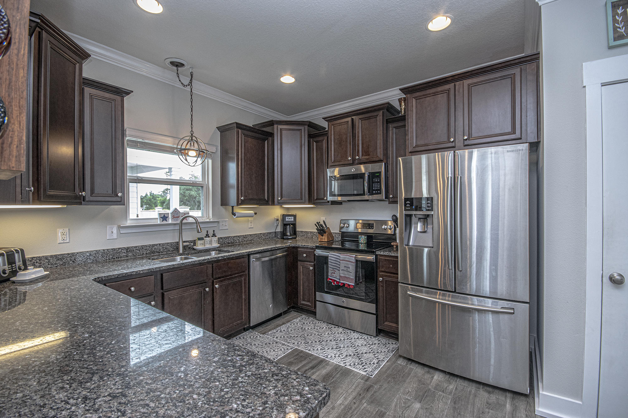 MAGNOLIA BAY CLUB COMMUNITY - Residential