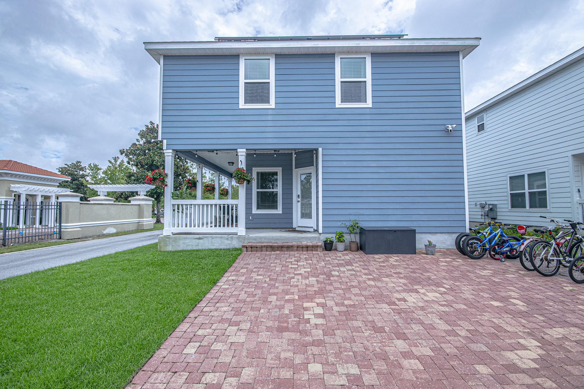 MAGNOLIA BAY CLUB COMMUNITY - Residential