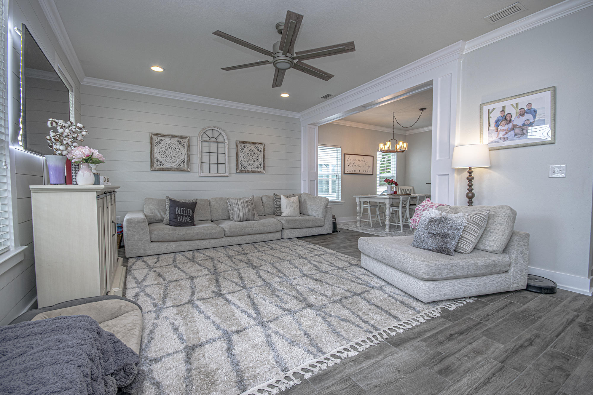 MAGNOLIA BAY CLUB COMMUNITY - Residential