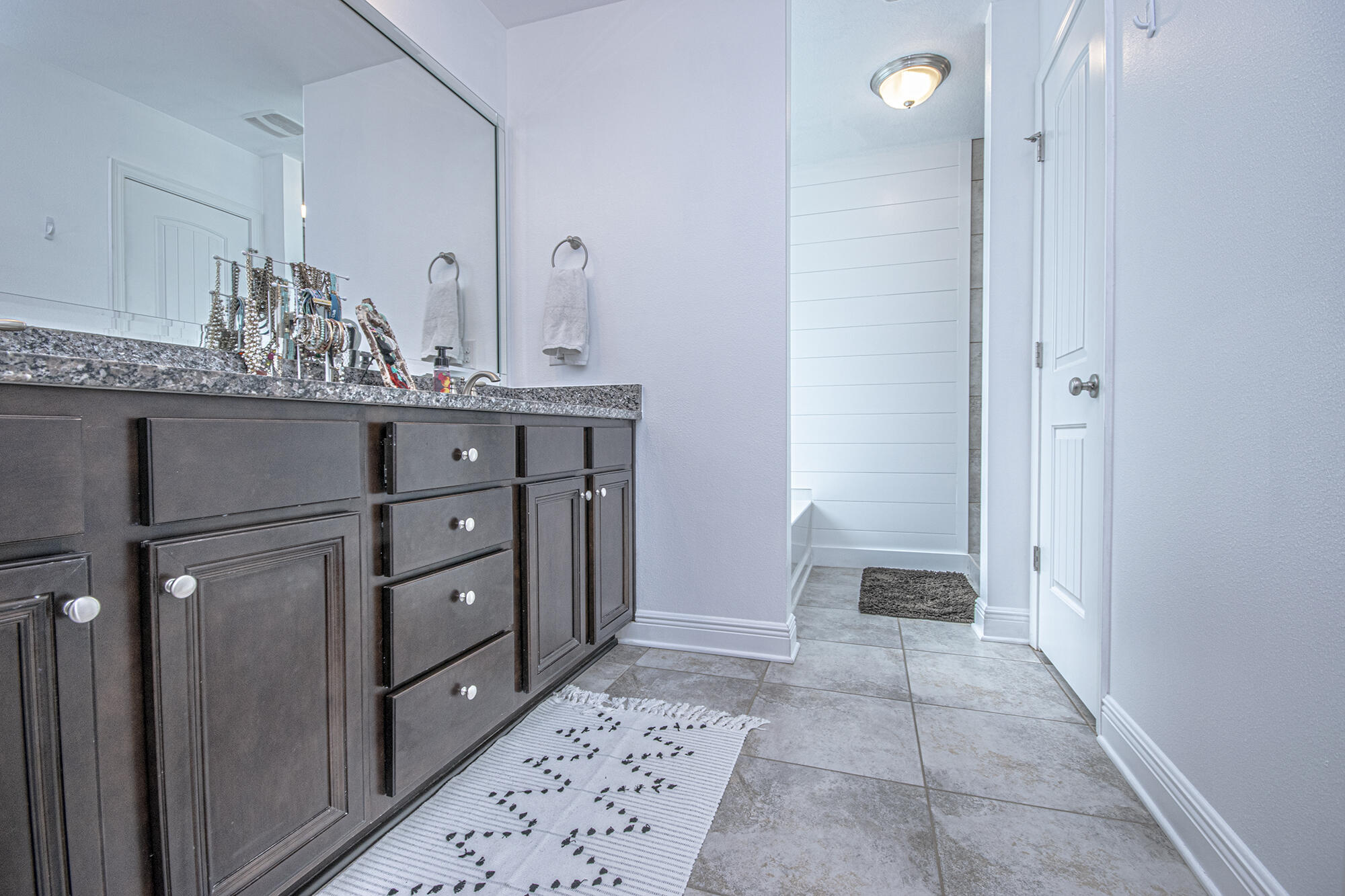 MAGNOLIA BAY CLUB COMMUNITY - Residential