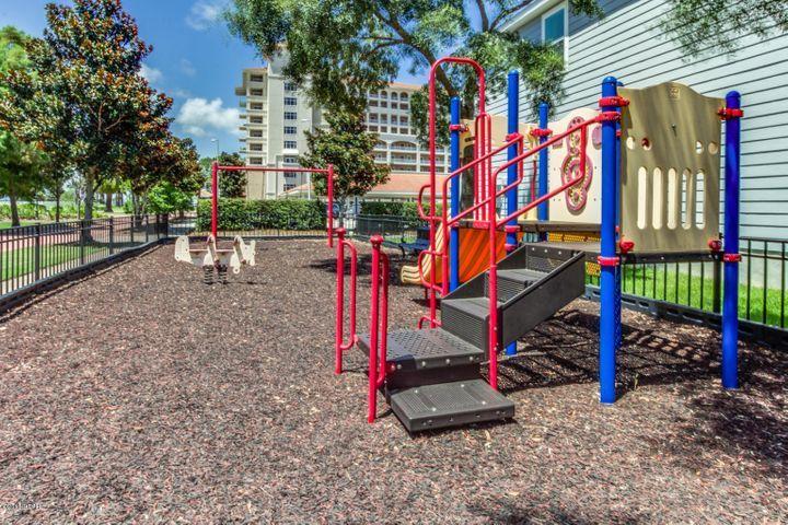 MAGNOLIA BAY CLUB COMMUNITY - Residential