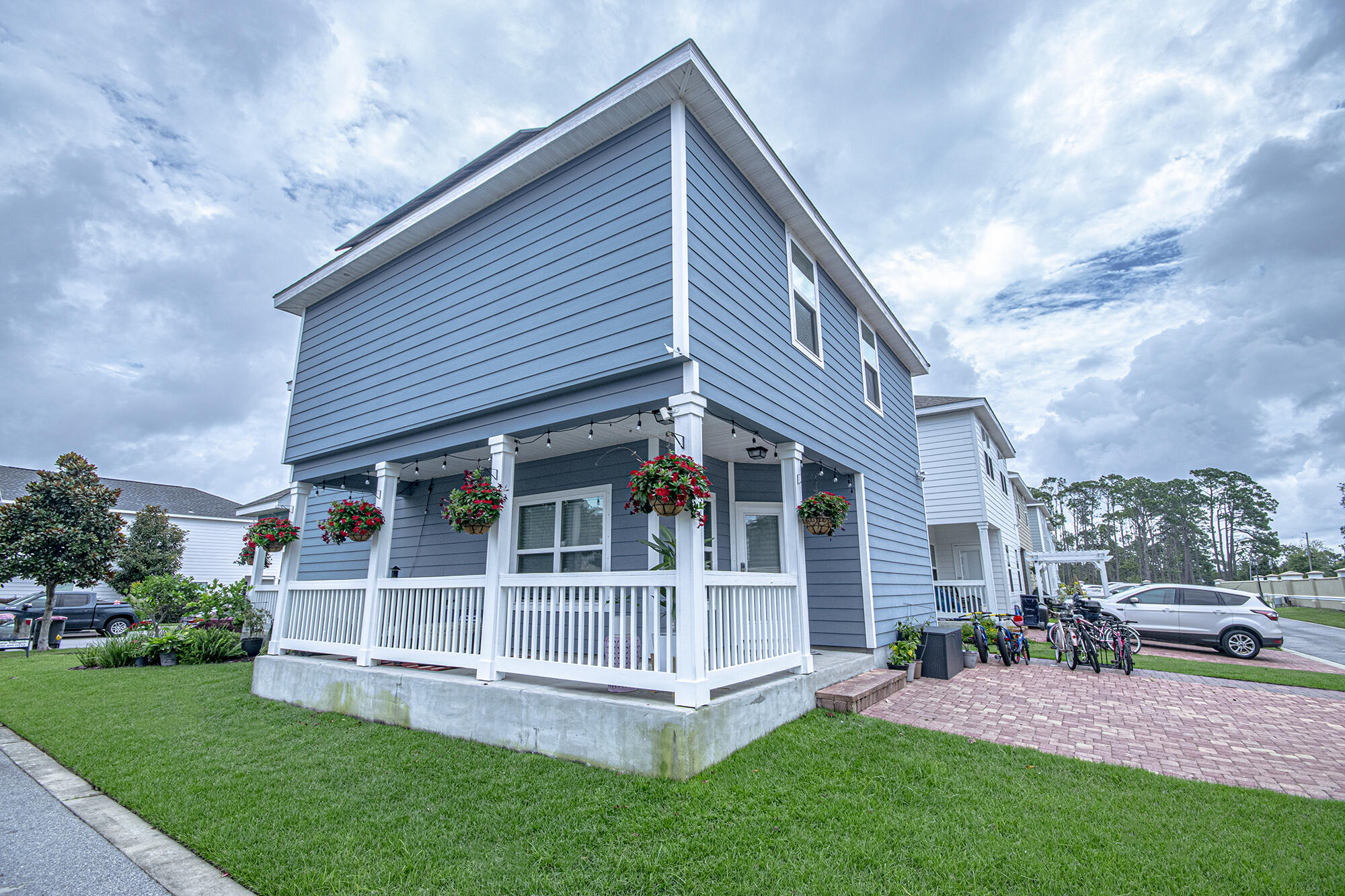 MAGNOLIA BAY CLUB COMMUNITY - Residential