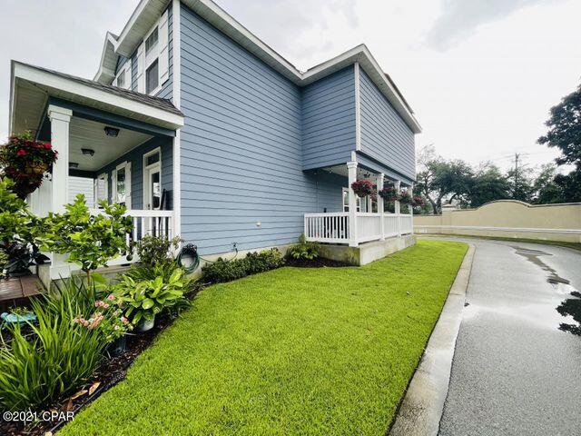 MAGNOLIA BAY CLUB COMMUNITY - Residential