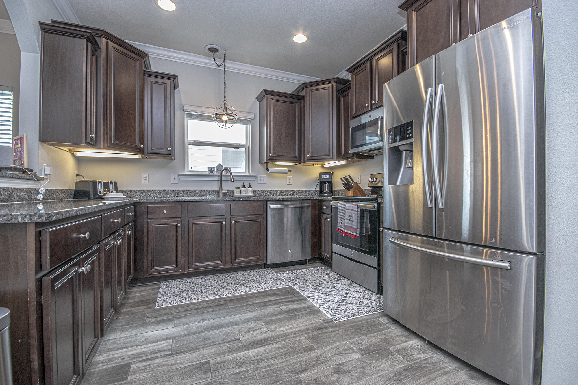 MAGNOLIA BAY CLUB COMMUNITY - Residential