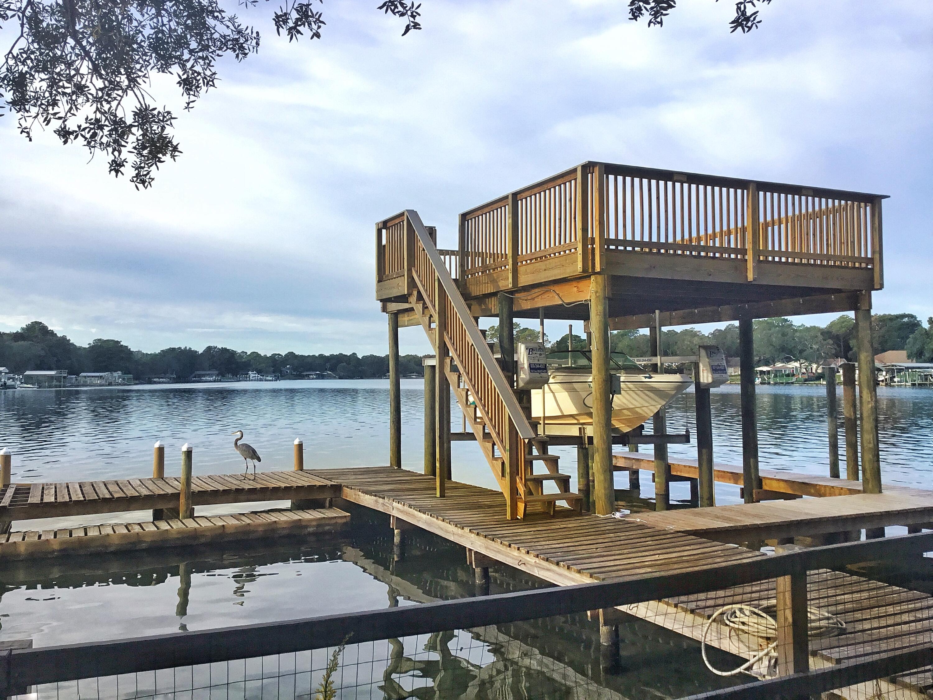 Lovely, Spacious, and Private! Furnished Guest house on Cinco Bayou. Surrounded by trees and views of the water. Very open floorplan with high ceilings and lots of natural light. Access to private dock. Apartment is the top floor over detached garage (not included). Must have great credit and definitely no smoking.