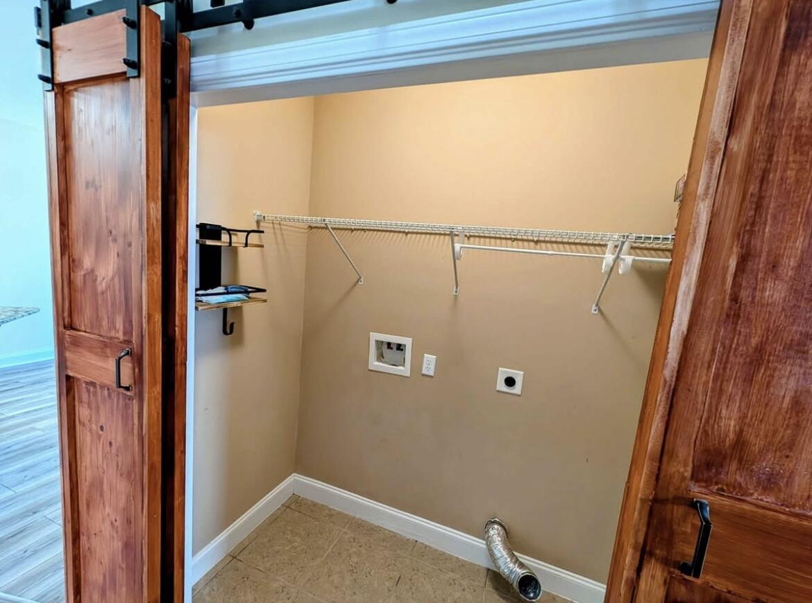 A A HOWELL S/D LOT 25 BLK 6 - Residential Lease