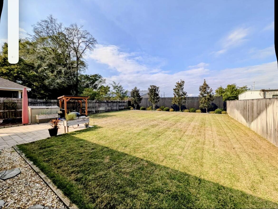 A A HOWELL S/D LOT 25 BLK 6 - Residential Lease