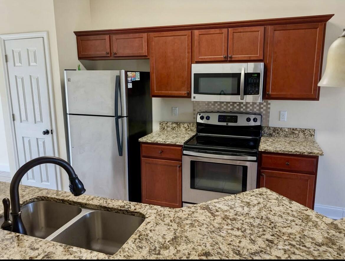 A A HOWELL S/D LOT 25 BLK 6 - Residential Lease