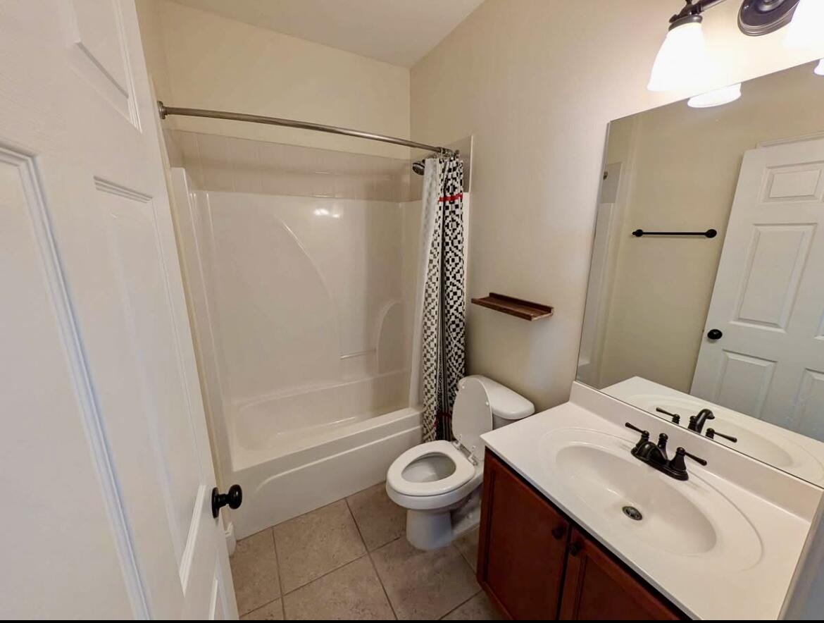 A A HOWELL S/D LOT 25 BLK 6 - Residential Lease