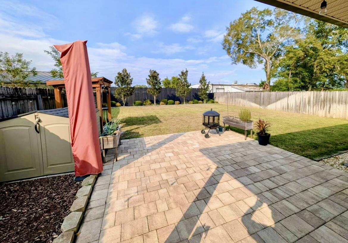 A A HOWELL S/D LOT 25 BLK 6 - Residential Lease