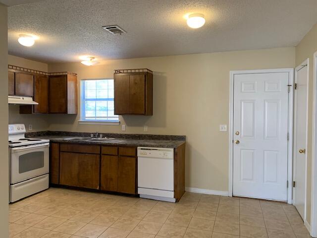 HIDDEN GLEN - Residential Lease