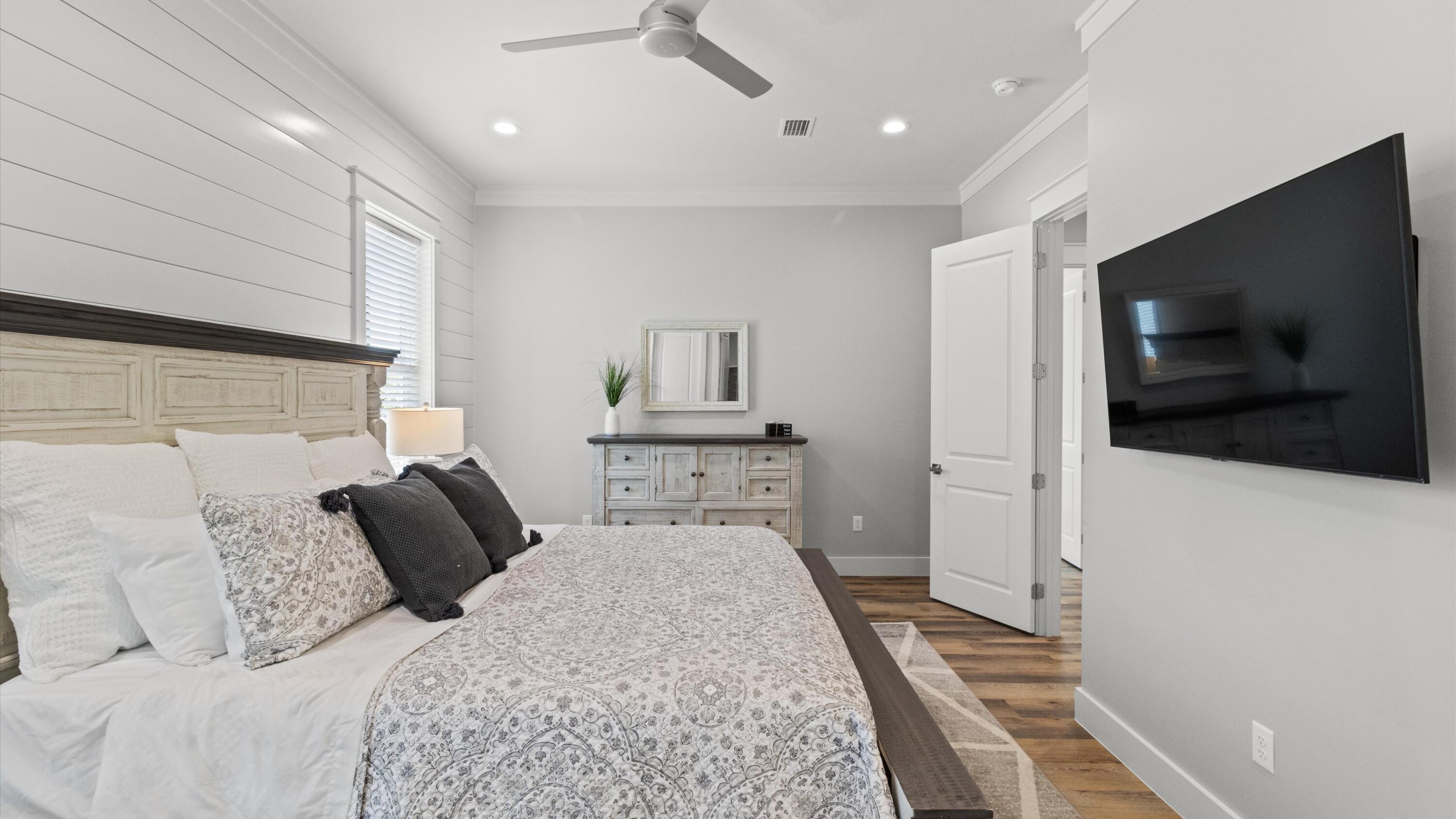 LAKESIDE AT BLUE MOUNTAIN BEACH - Residential Lease