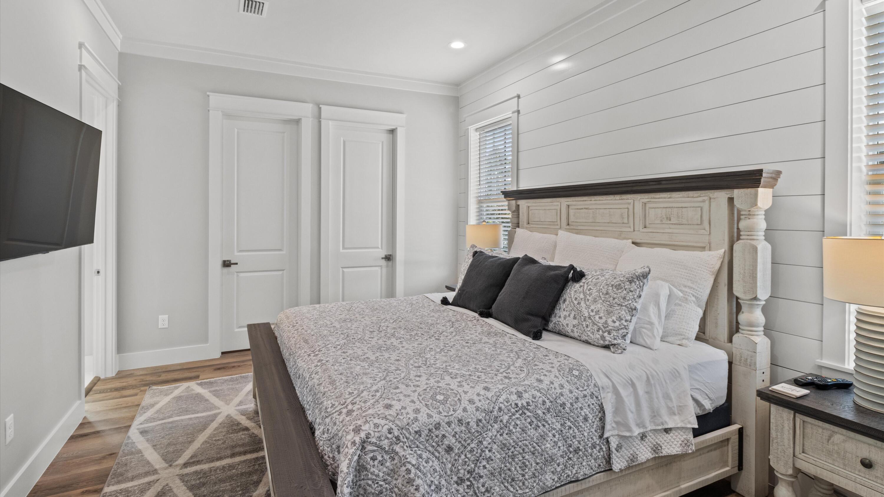 LAKESIDE AT BLUE MOUNTAIN BEACH - Residential Lease