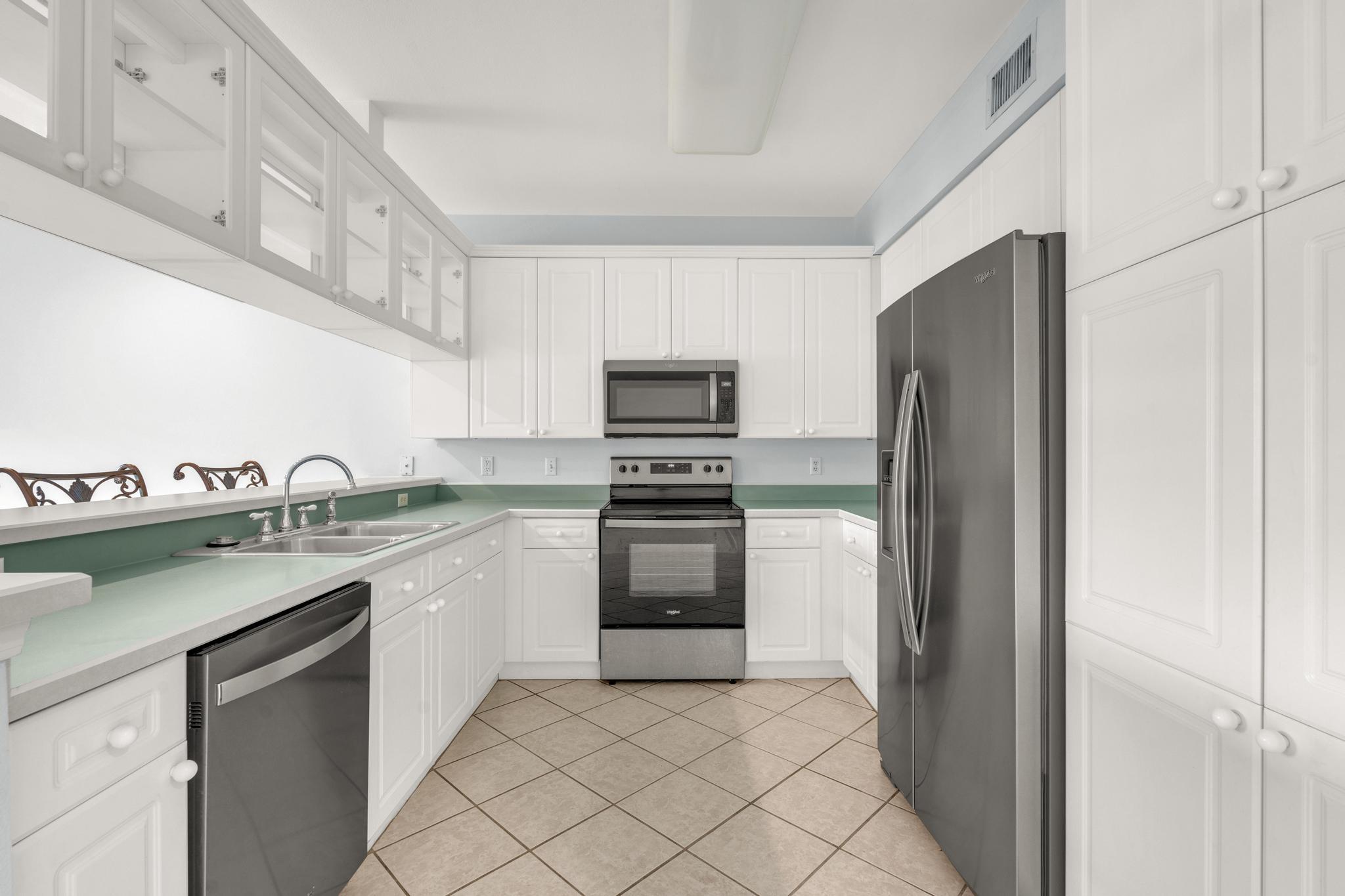 LAKESIDE CONDO AT BLUEWATER BAY - Residential Lease