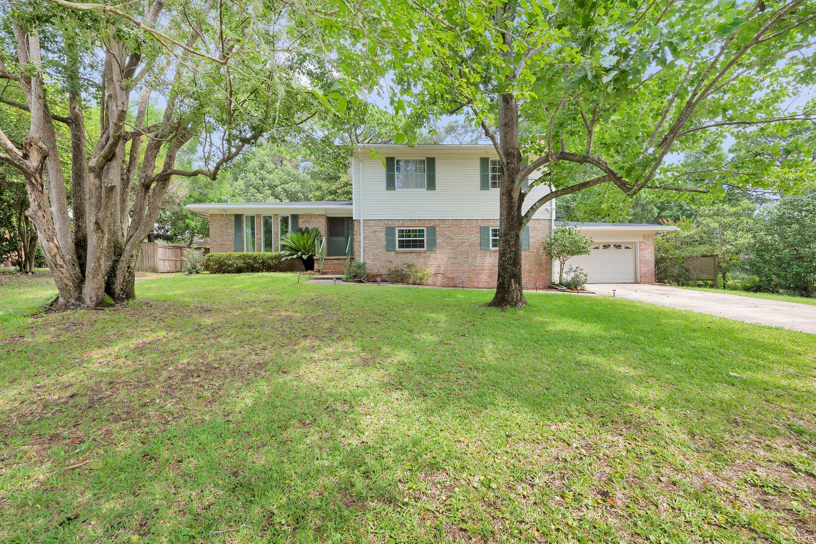 BAYOU POQUITO - Residential