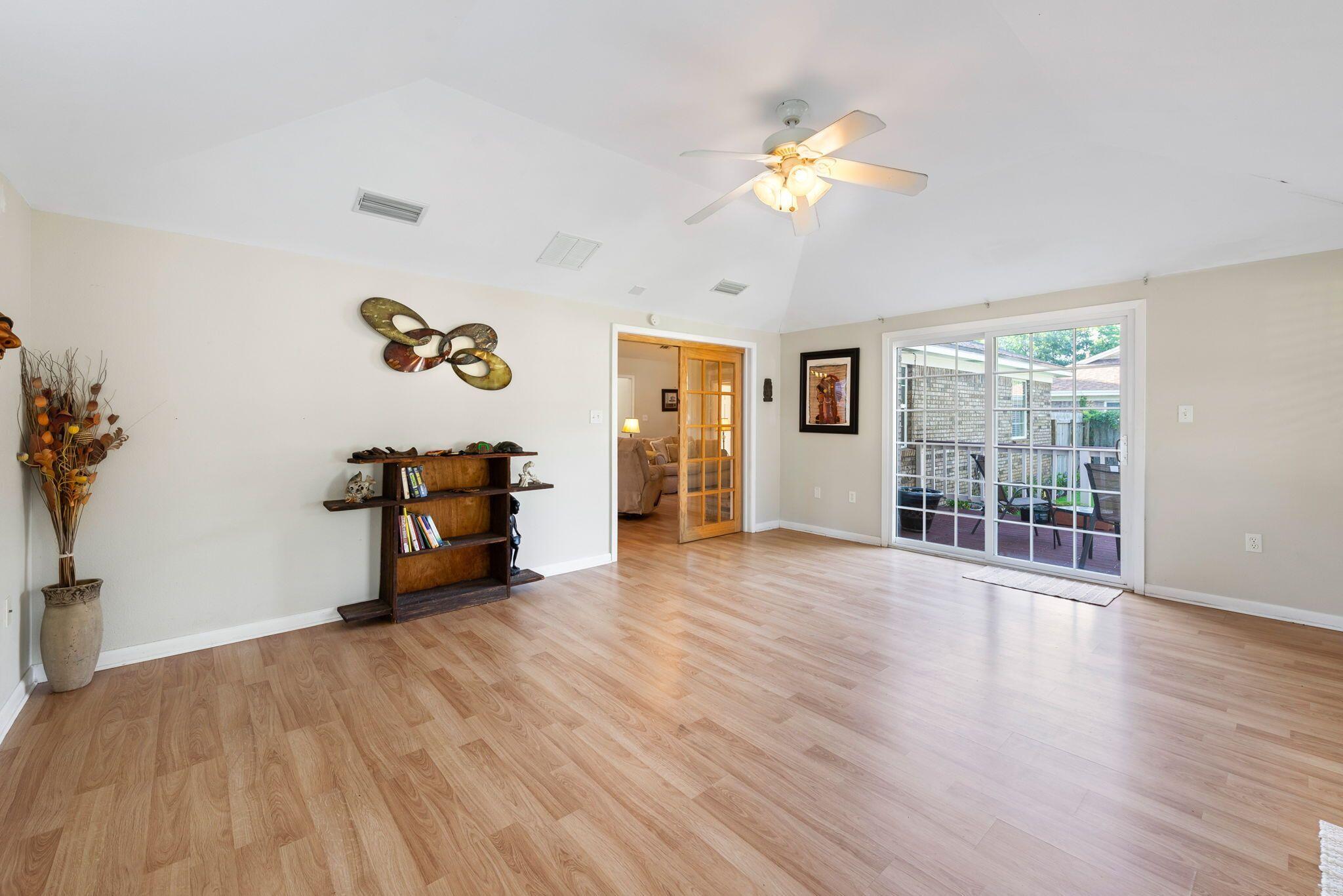 REGENCY PARK - Residential