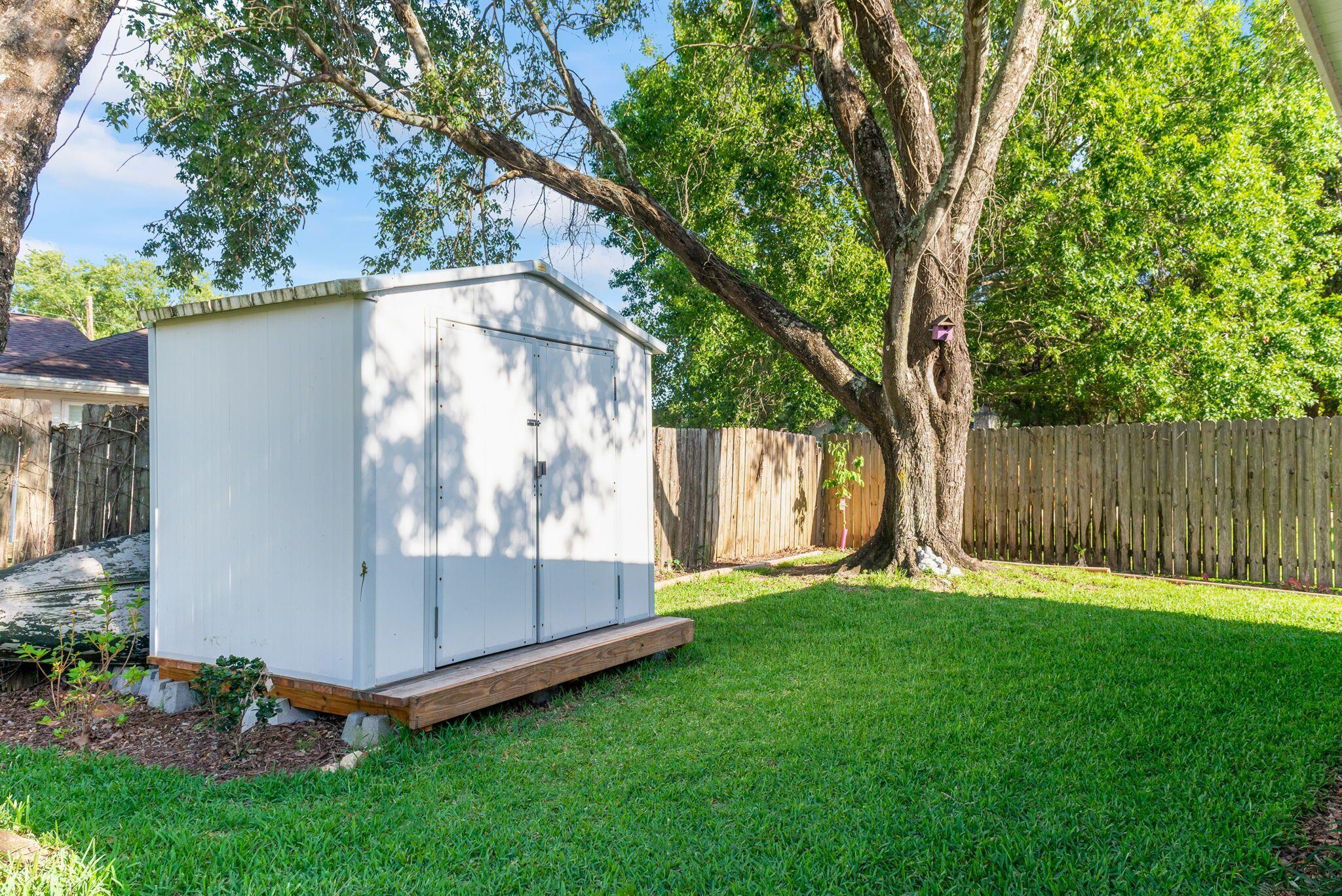 REGENCY PARK - Residential