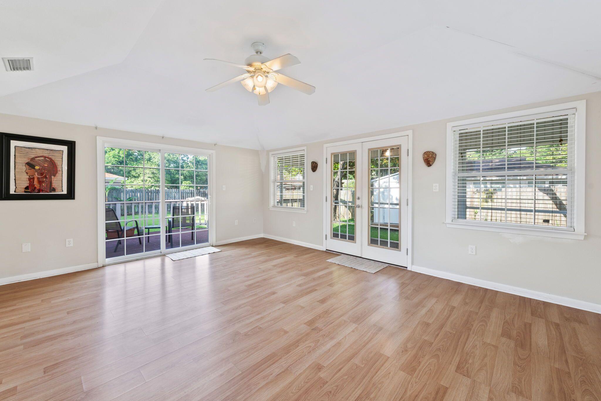 REGENCY PARK - Residential