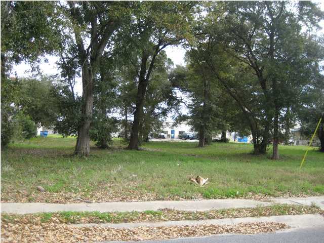 COMMERCIAL VACANT LAND THAT BORDERS BOTH CARSON DR AND GIPSON PLACE..GOOD ACCESS TO HOLLYWOOD BLVD, EGLIN PKWY, BEAL PKWY, AND WALTER MARTIN..ZONING AND LAND USE BOTH CITY OF FORT WALTON BEACH GENERAL COMMERCIAL..