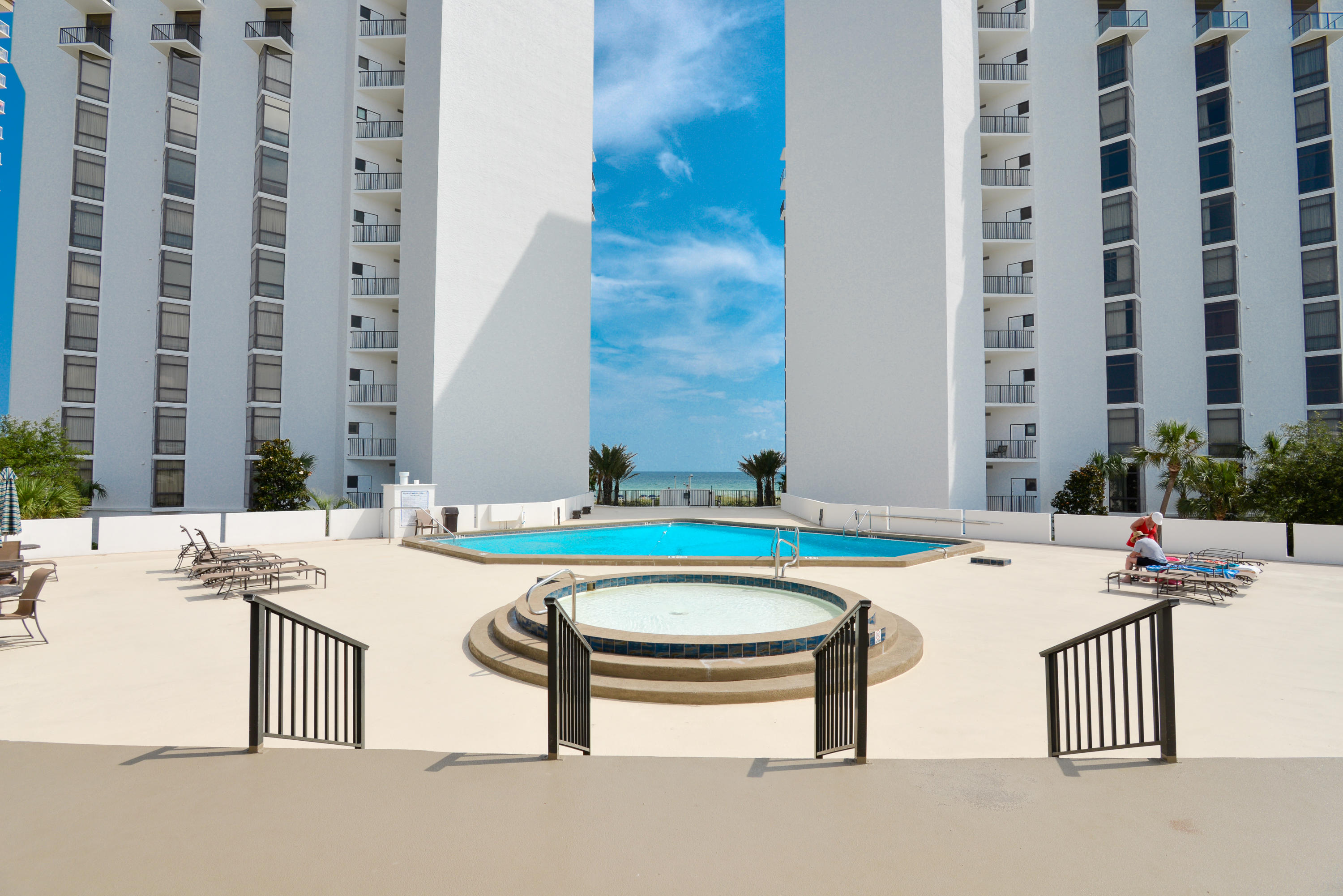 REGENCY TOWERS - Residential