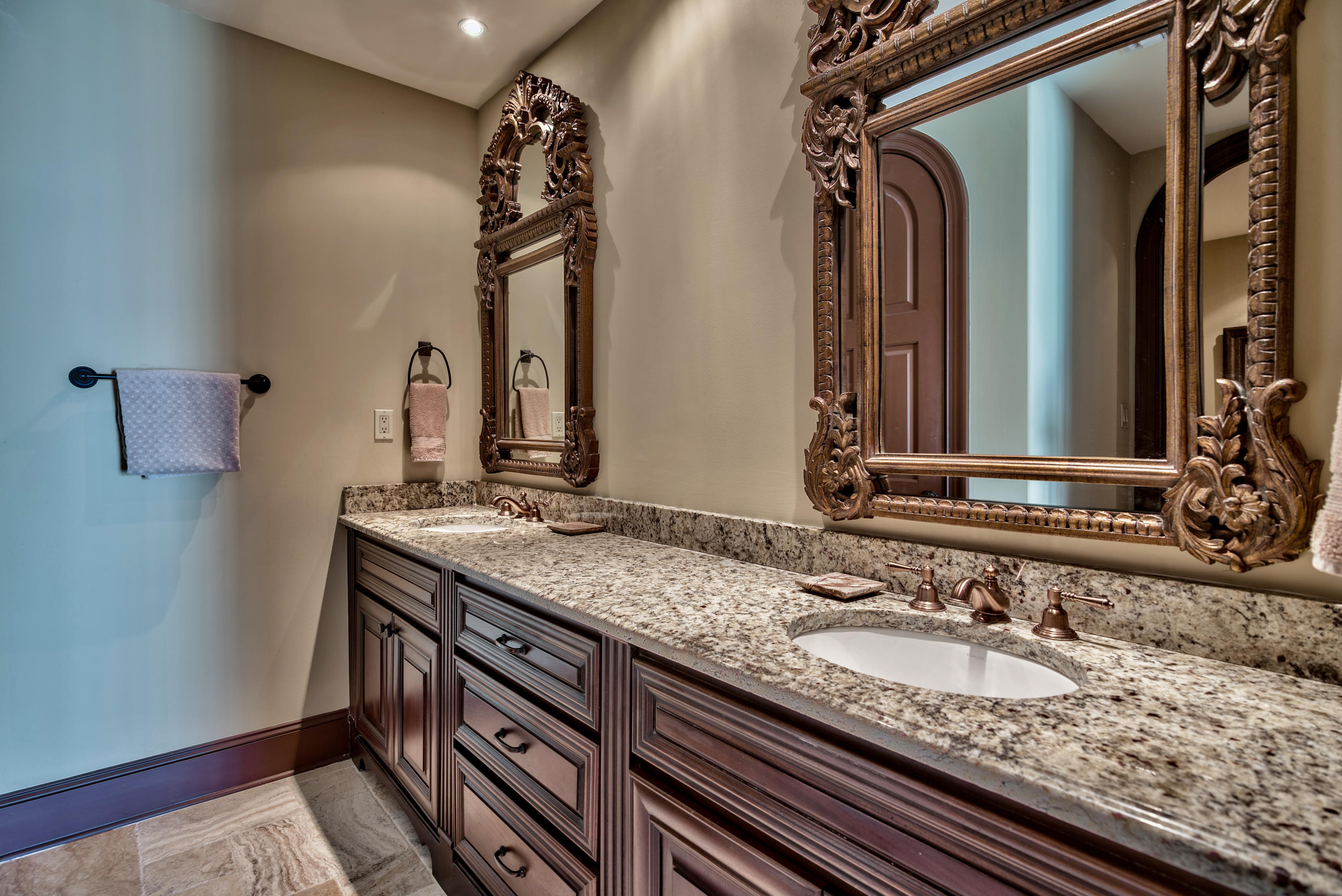 REGENCY TOWERS - Residential