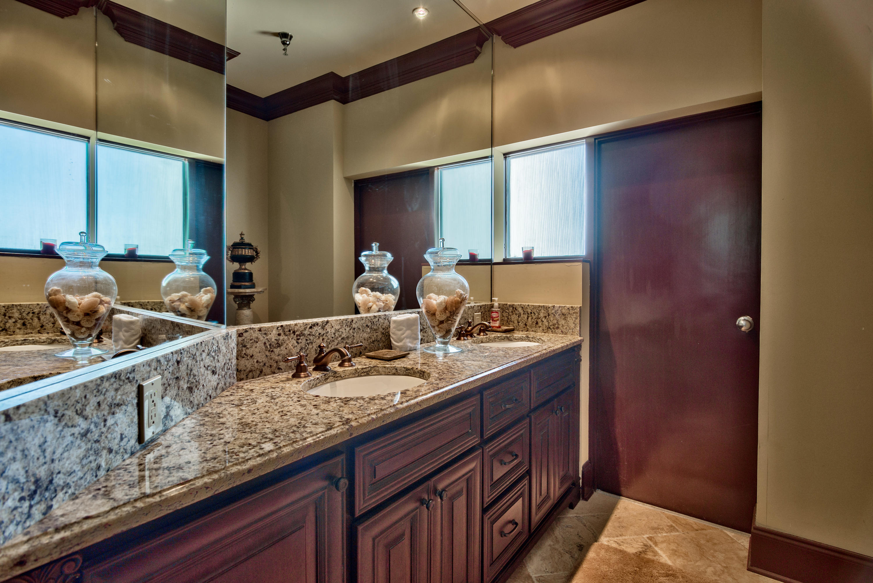 REGENCY TOWERS - Residential