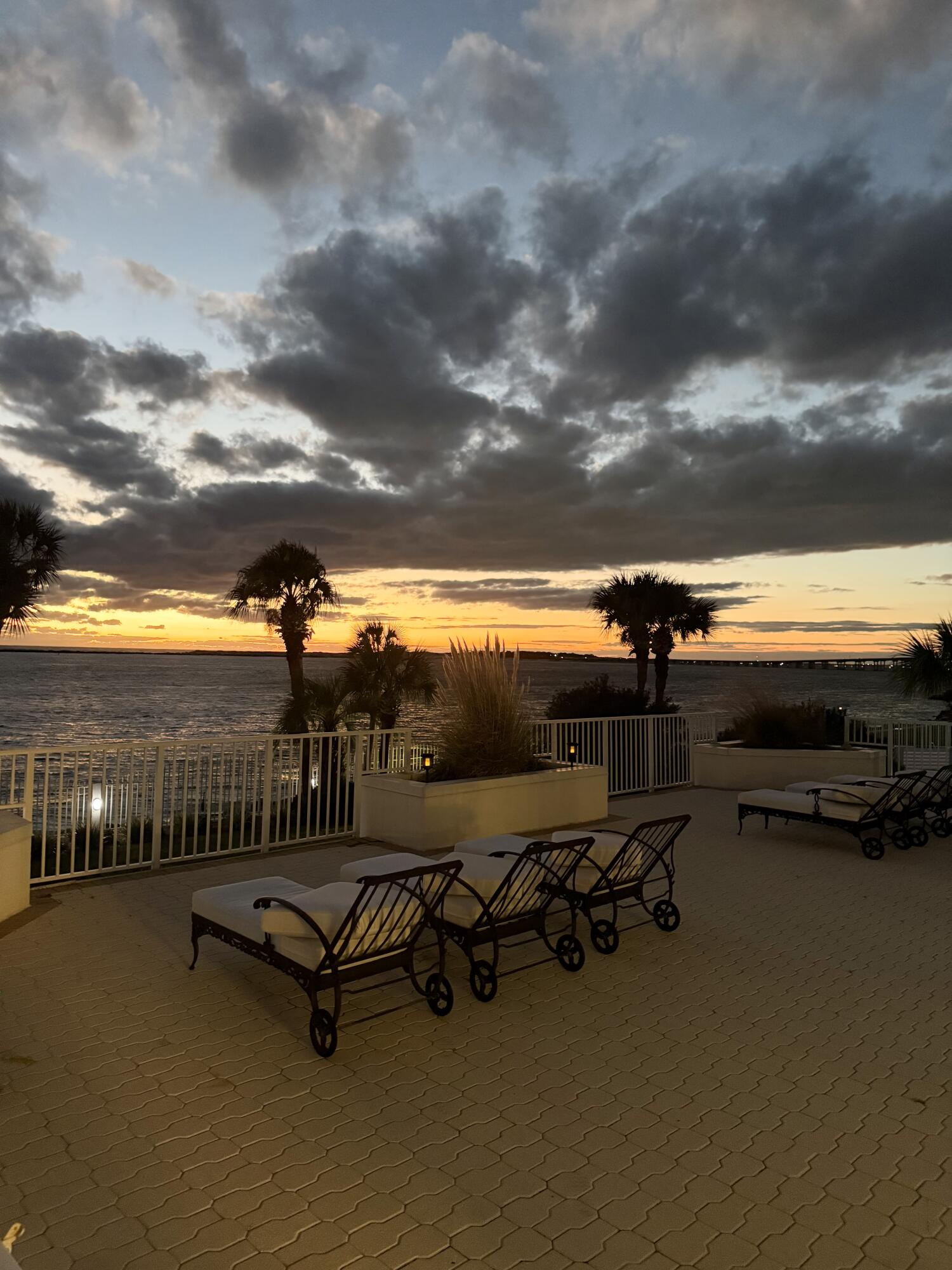 ULTIMATE CONDO THE - Residential