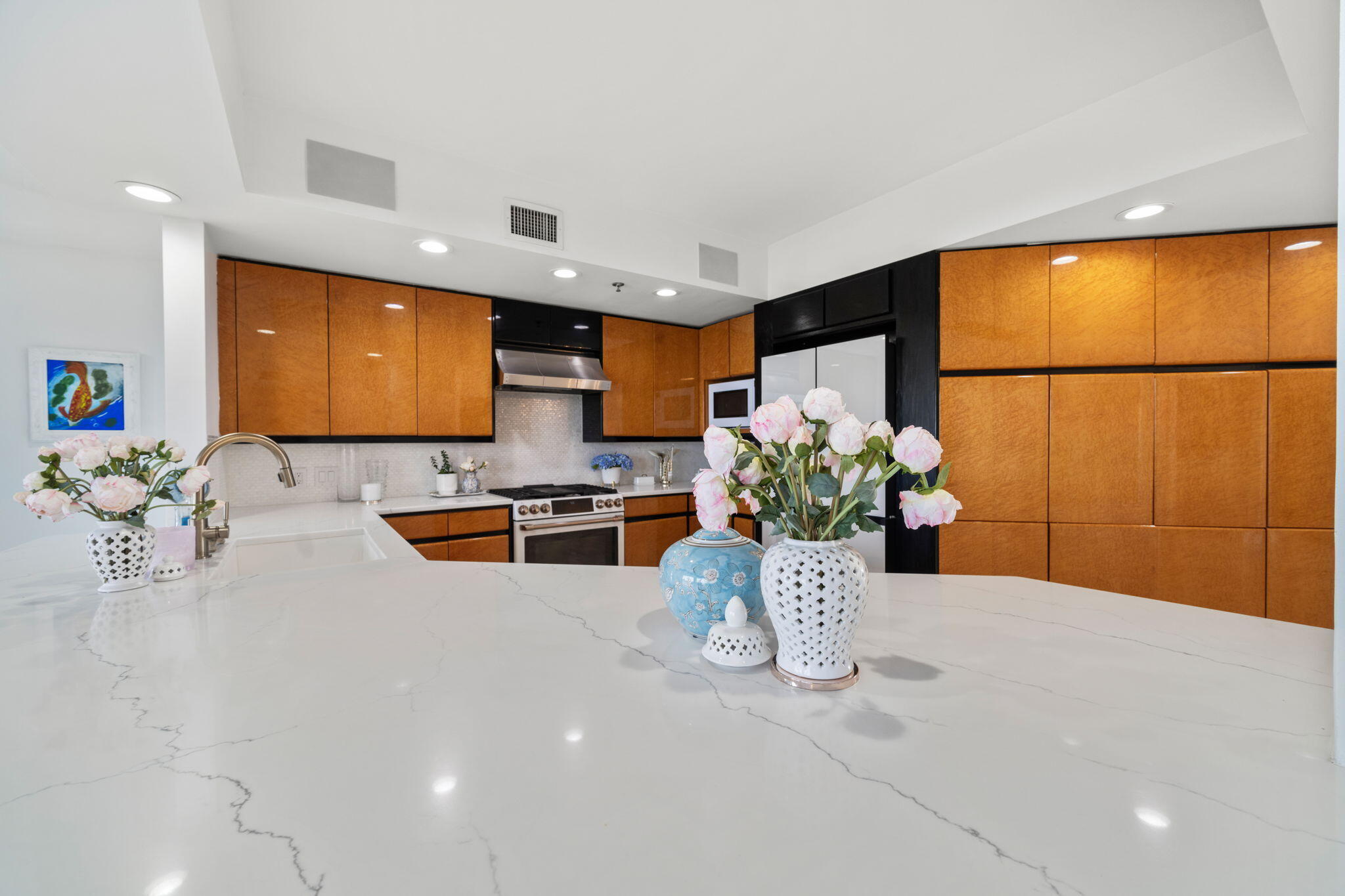 ULTIMATE CONDO THE - Residential