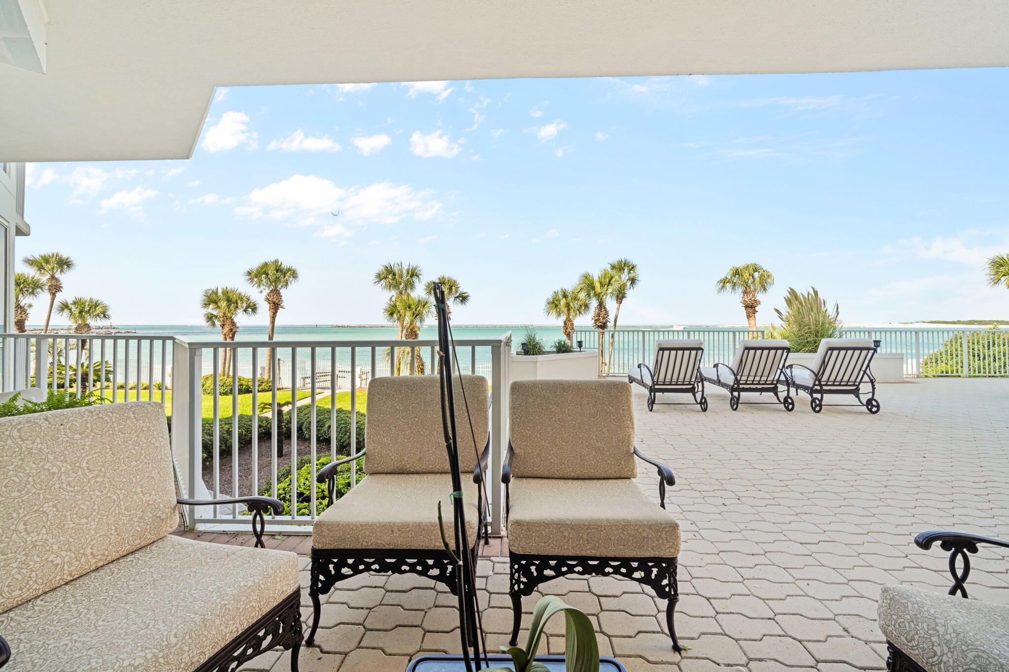 ULTIMATE CONDO THE - Residential