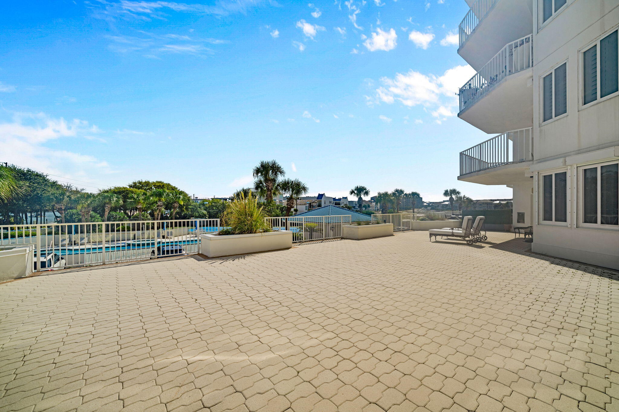 ULTIMATE CONDO THE - Residential
