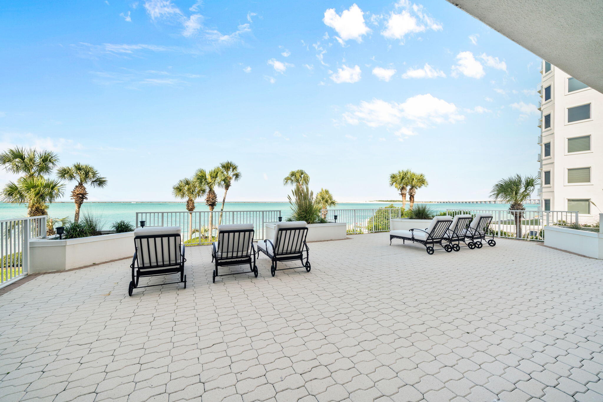 ULTIMATE CONDO THE - Residential