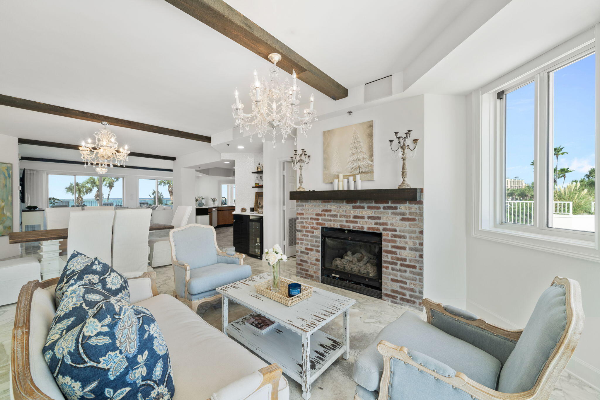 ULTIMATE CONDO THE - Residential