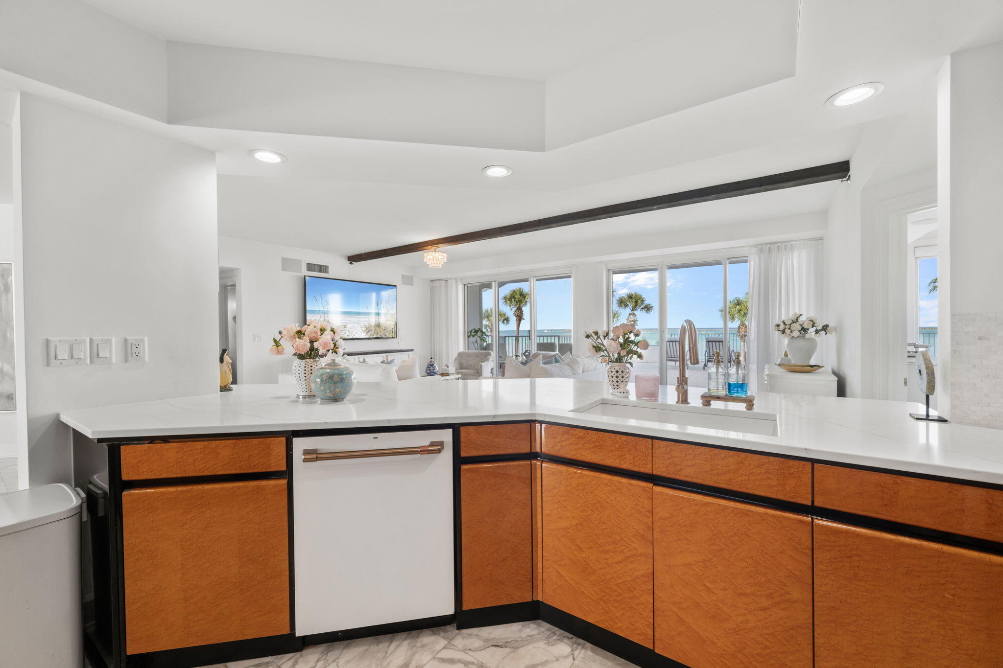 ULTIMATE CONDO THE - Residential