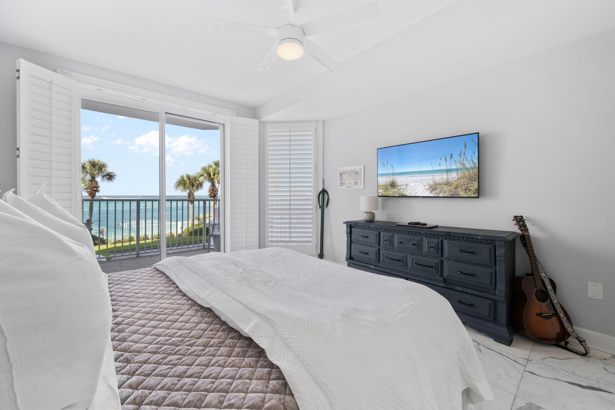 ULTIMATE CONDO THE - Residential