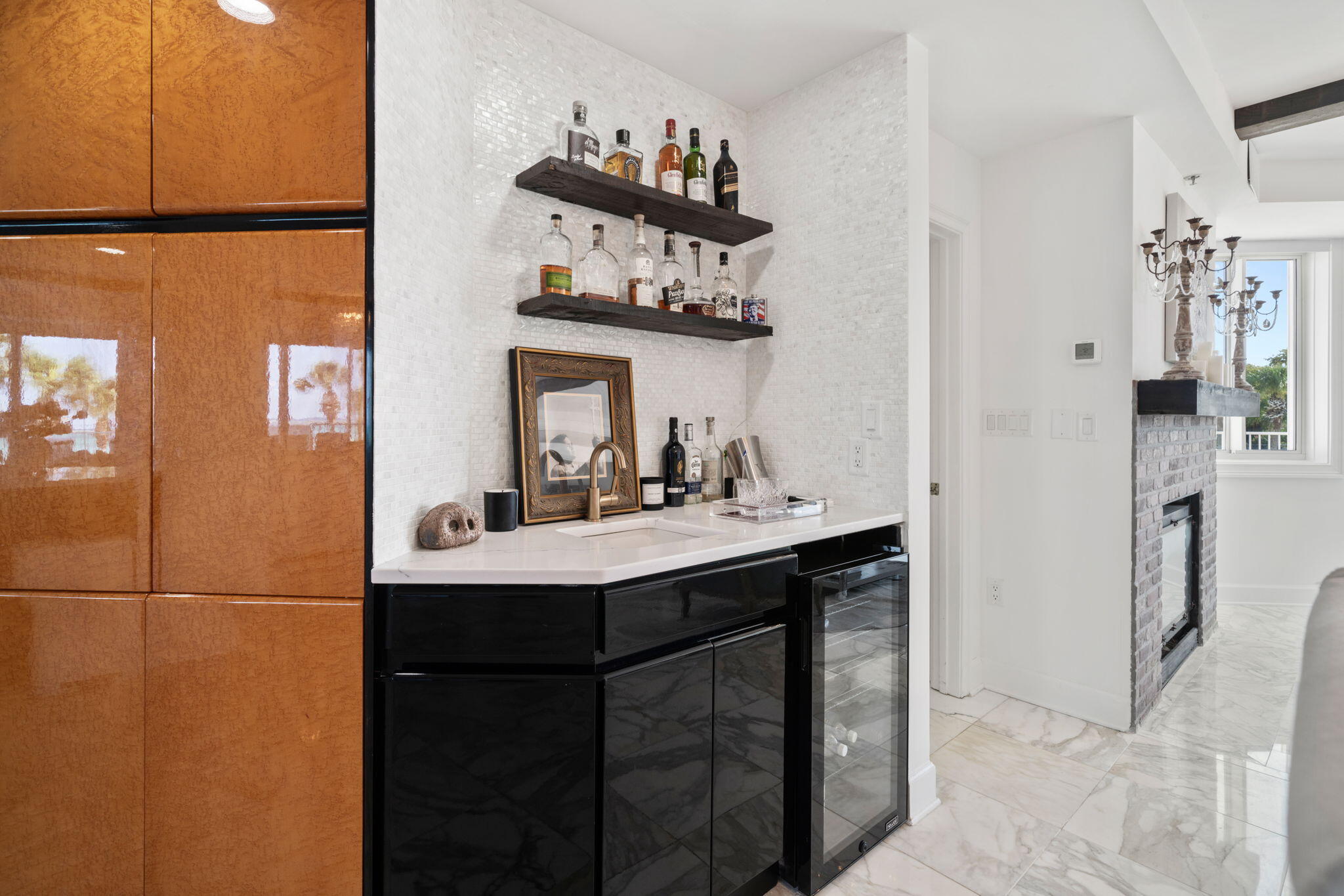 ULTIMATE CONDO THE - Residential