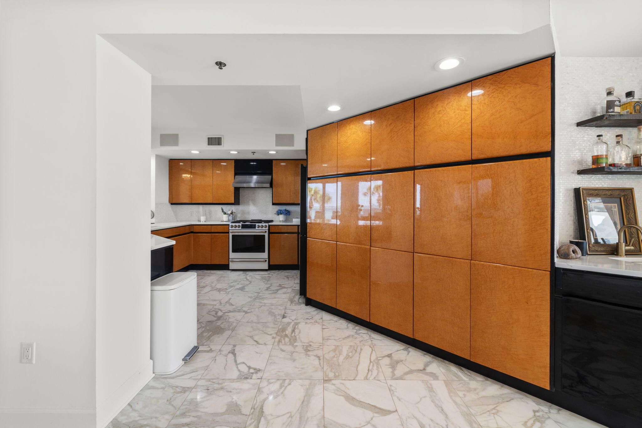 ULTIMATE CONDO THE - Residential