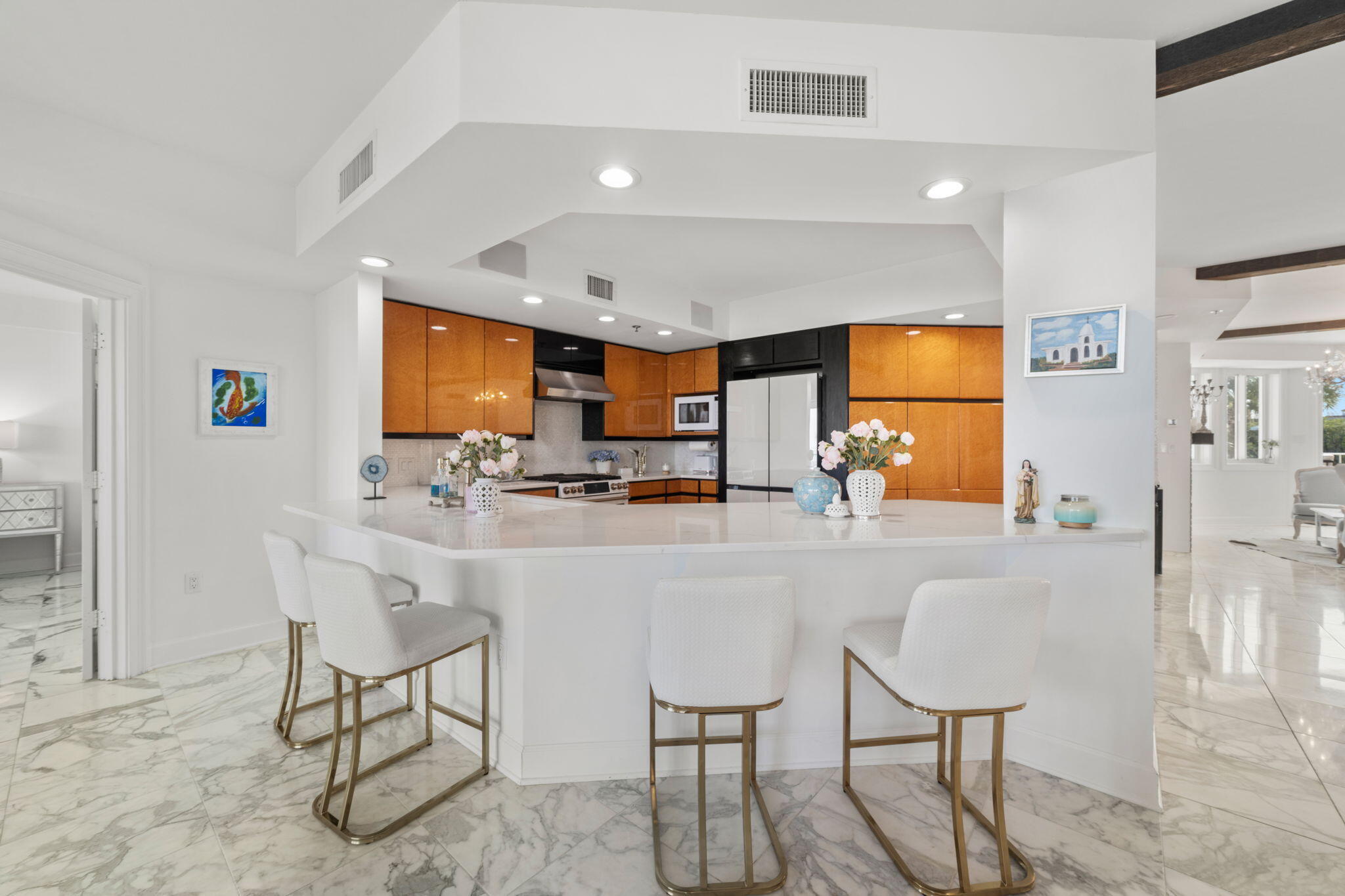 ULTIMATE CONDO THE - Residential