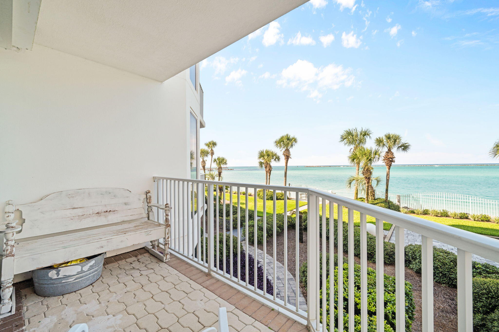ULTIMATE CONDO THE - Residential
