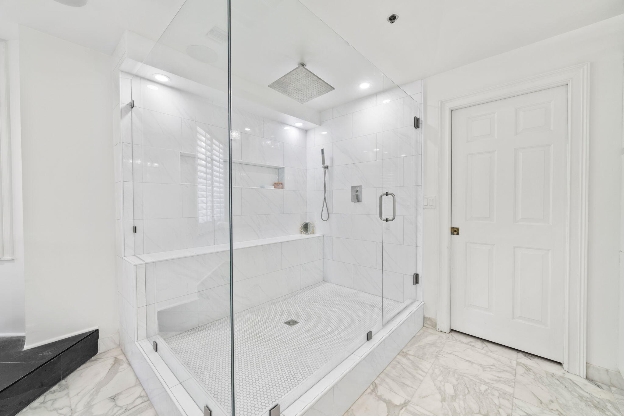 ULTIMATE CONDO THE - Residential