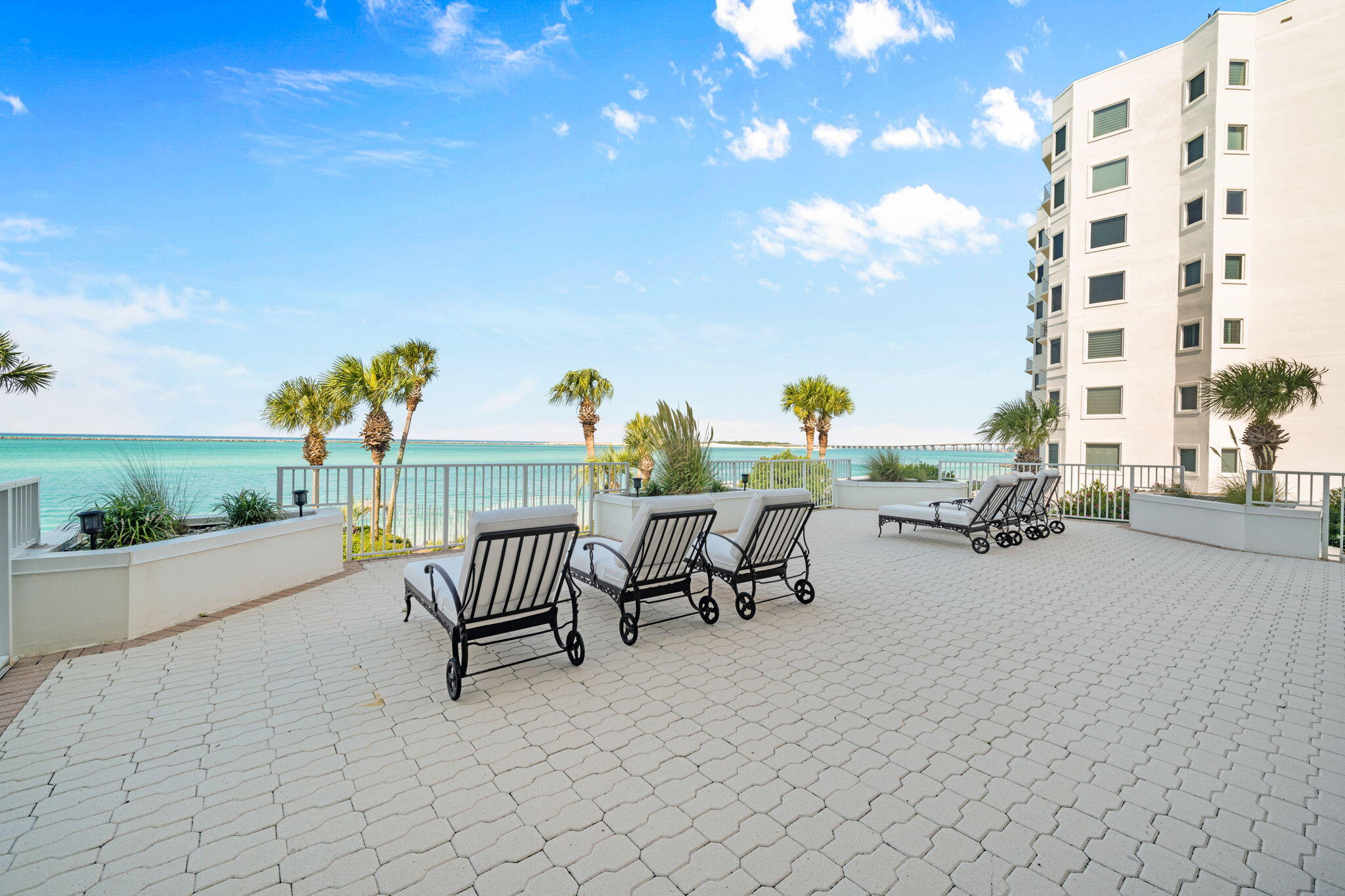 ULTIMATE CONDO THE - Residential