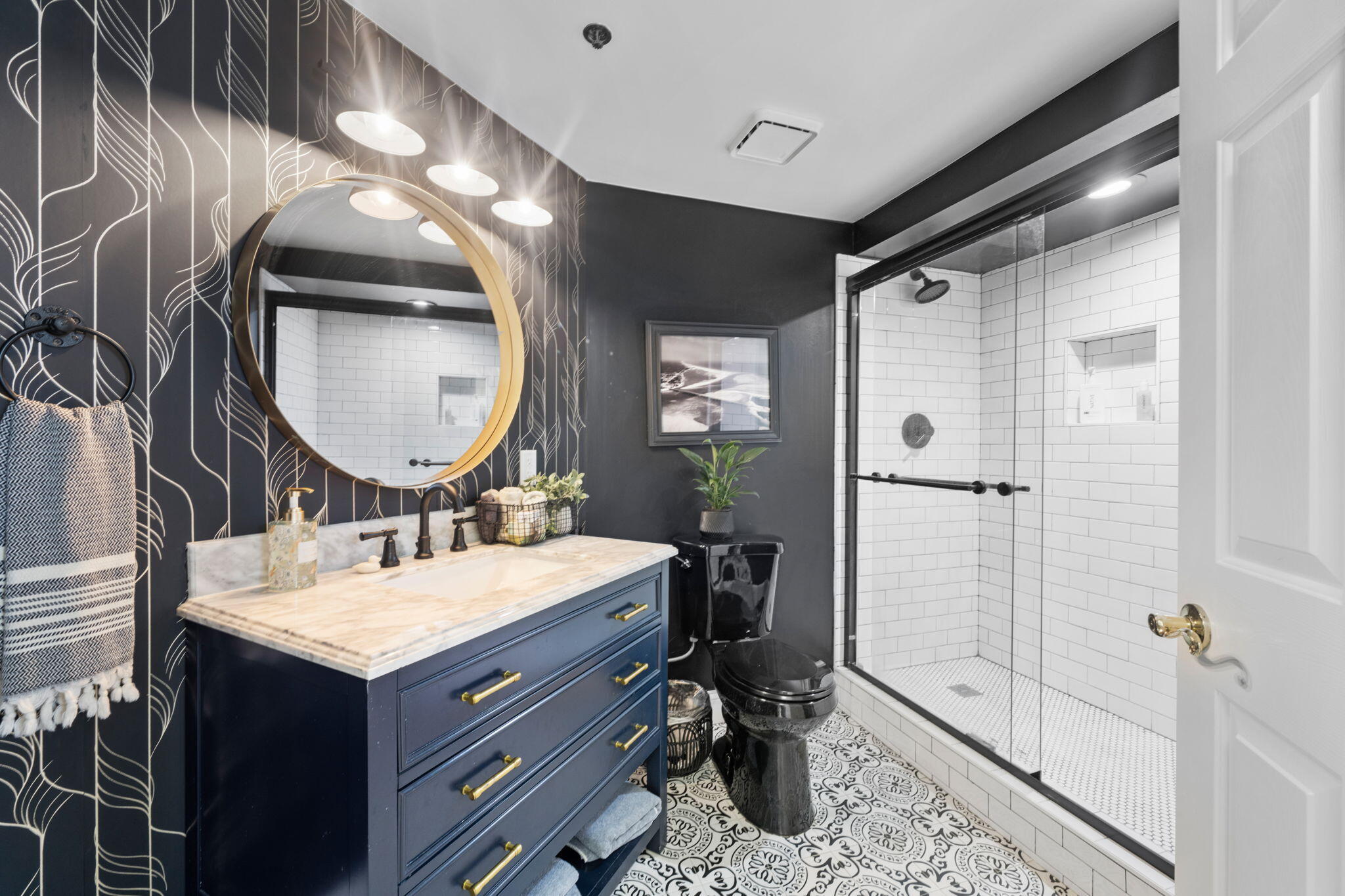 ULTIMATE CONDO THE - Residential